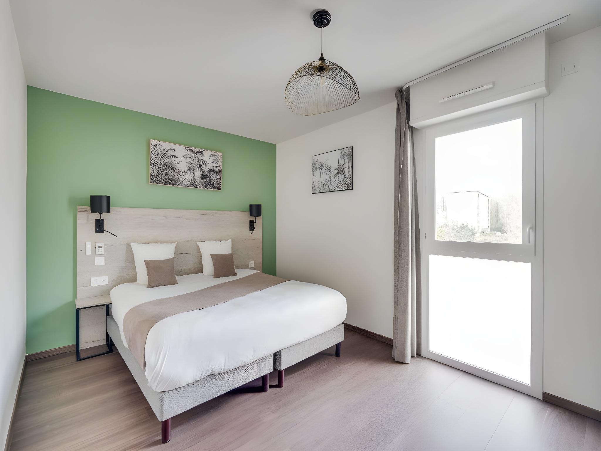 Connecting, Studio, Suite, Single Bed