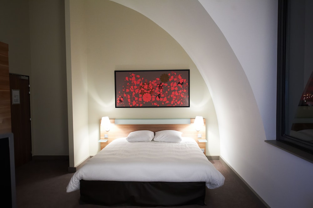 MERCURE CHOLET CENTRE 14/48