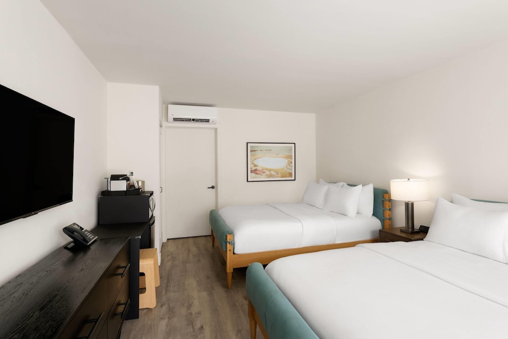 Papago Hotel by Reside, Trademark Collection by Wyndham 32/68