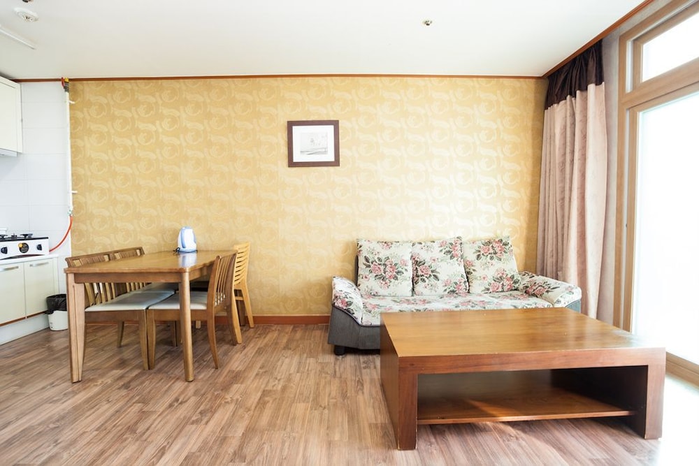 Il Sung Jeju Beach Resort 13/42