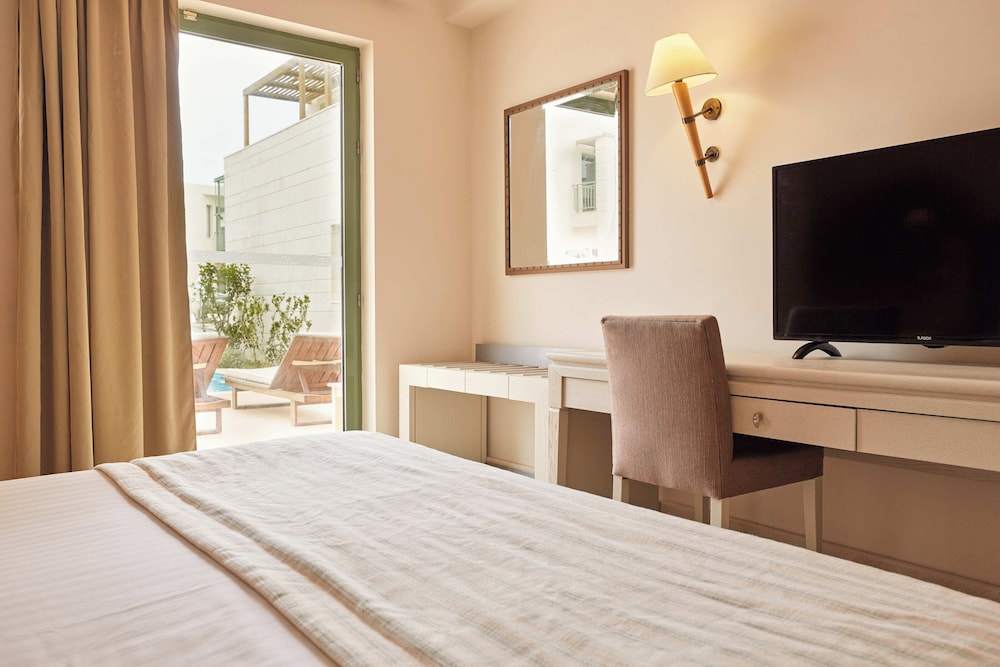 Suite, 2 Sofa, Direct Pool Access