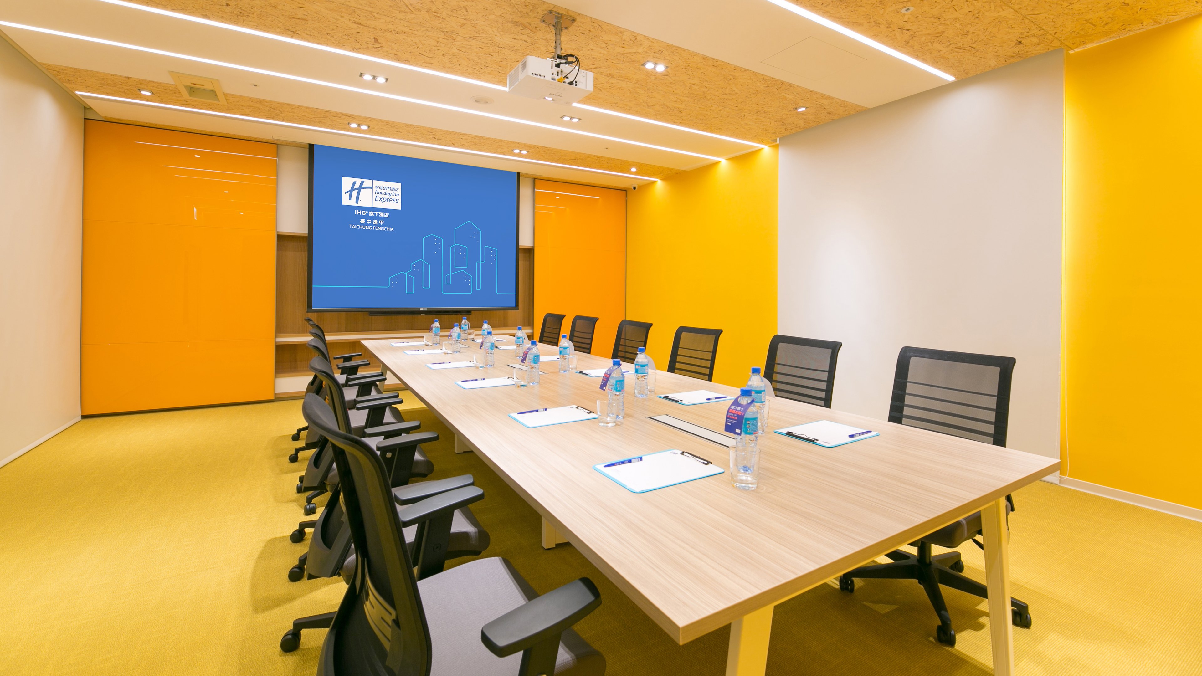Holiday Inn Express Taichung Fengchia 44/51