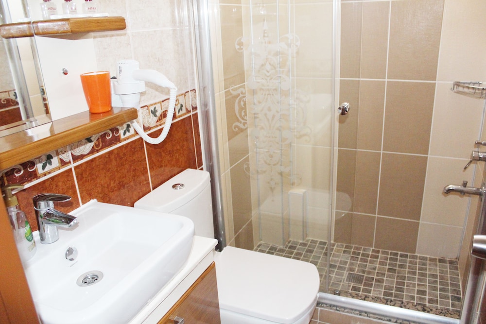 Agora Boutique Hotel & Bistro 45/50