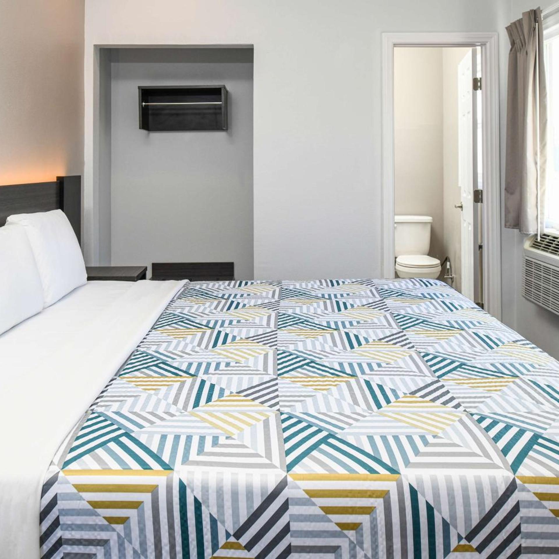Motel6 San Pedro, CA – Port of Los Angeles 26/50