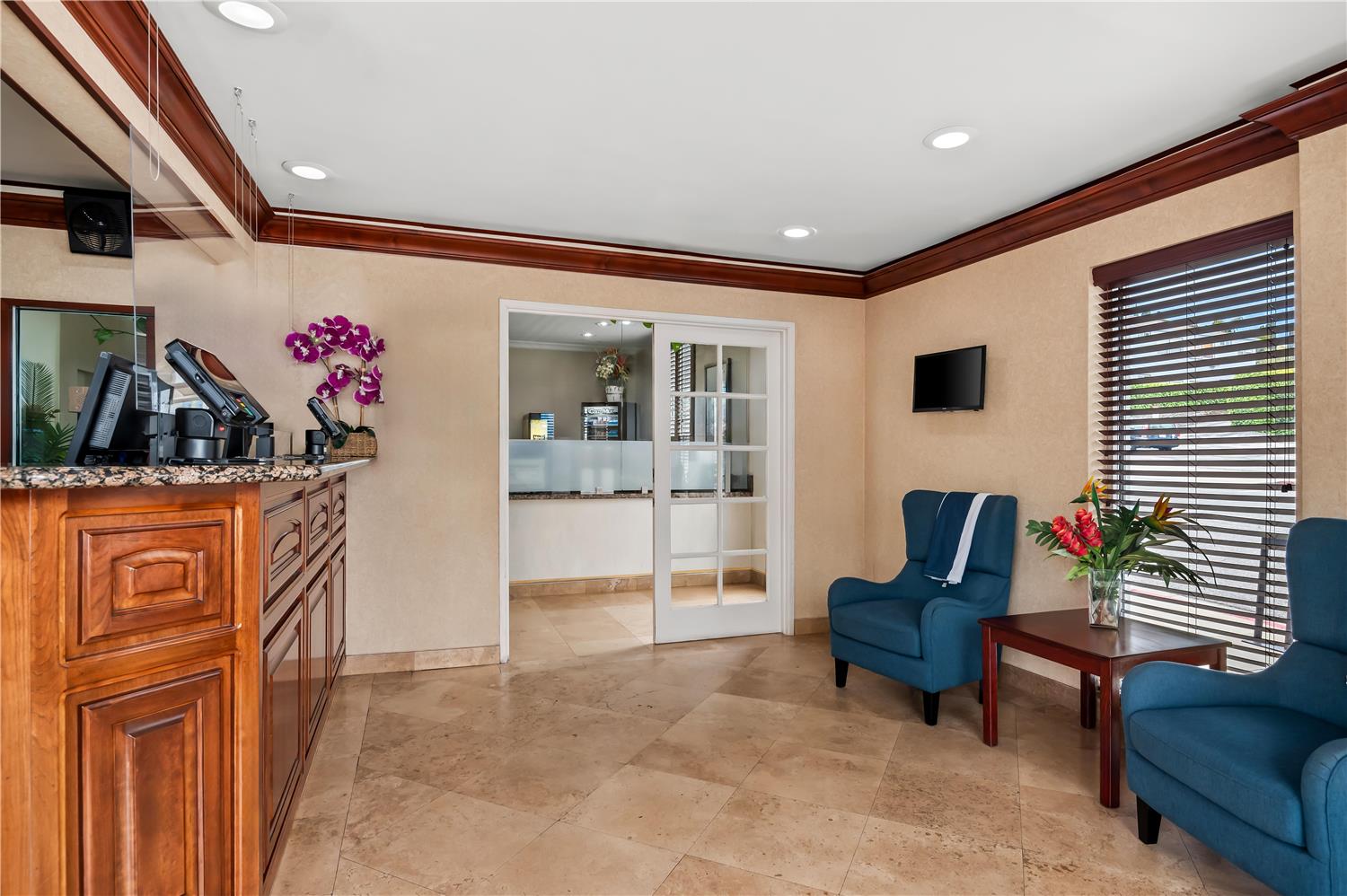 Lobby at Surestay Hotel By Best Western Santa Monica, SANTA MONICA - CA
