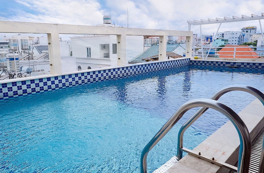 Ananas Family Hotel 41/43