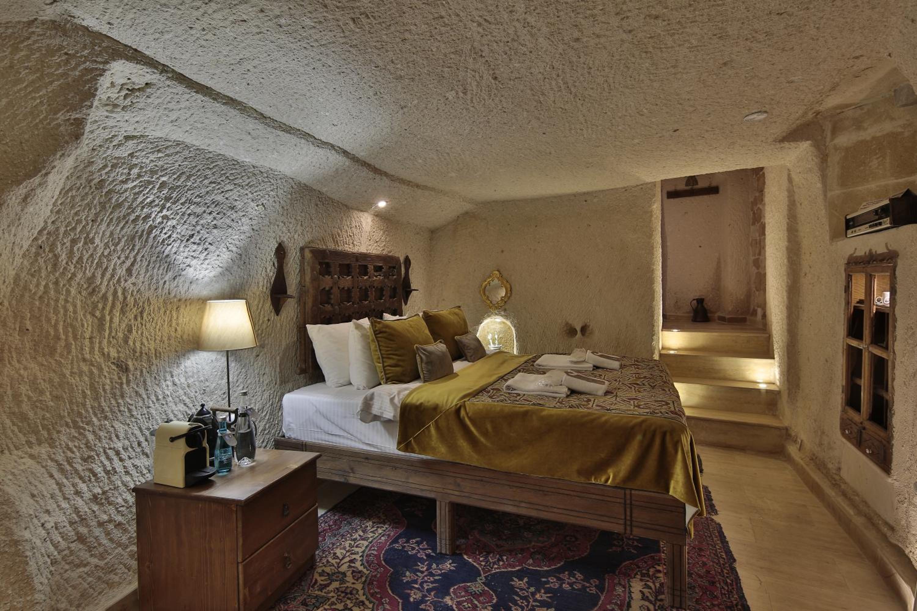 Cave, Premier, Suite
