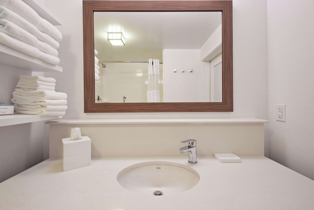 Hampton Inn & Suites North Huntingdon-Irwin 22/45