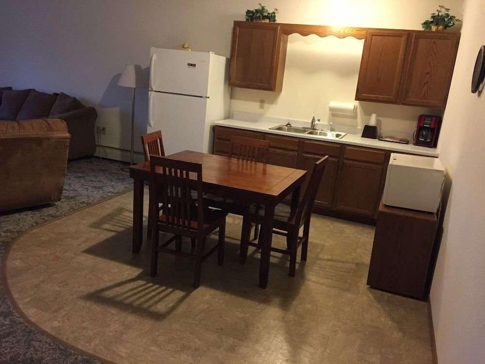 Super 8 By Wyndham Escanaba 31/39