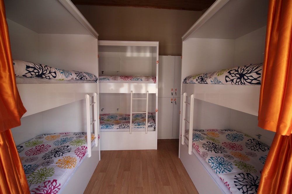 Deeps Hostel 24/32