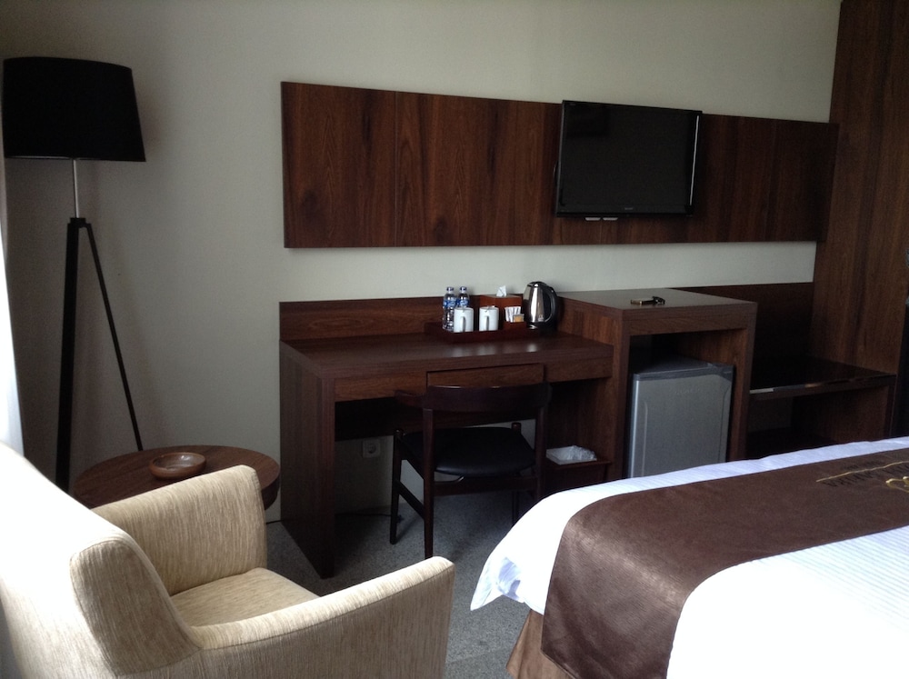 Hotel Safira Magelang 15/16
