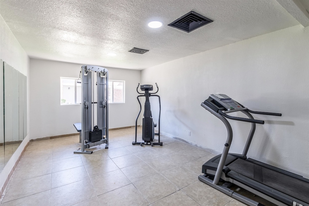 Studio6 Arlington, TX 35/57
