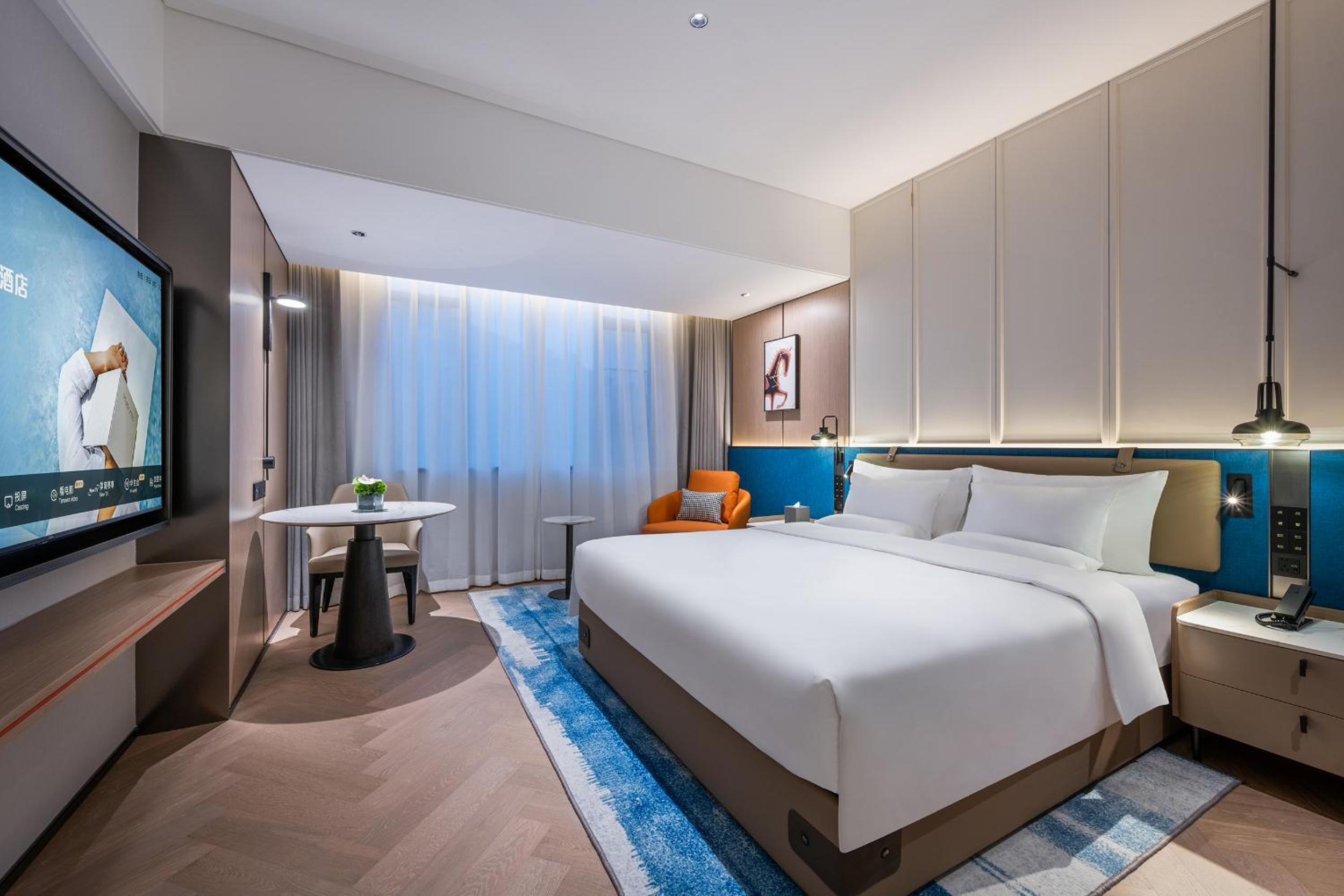SUPERIOR, KING BED