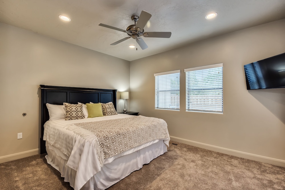 Watchman Villas 8/35