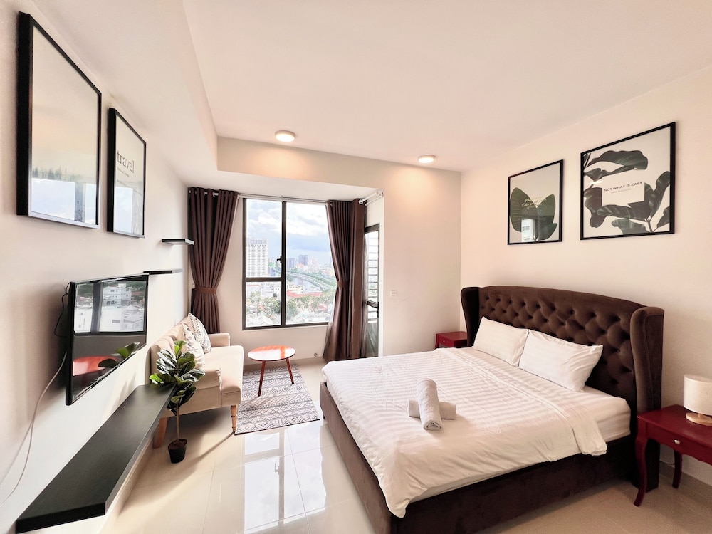 Spacious Saigon 13/50