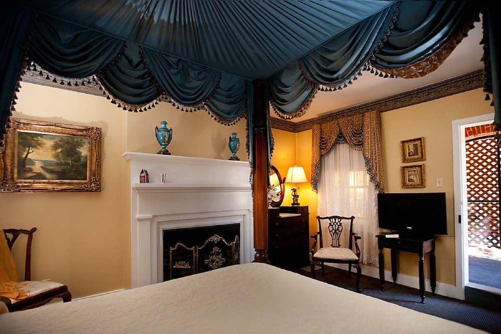 Monmouth Historic Inns And Gardens 40/72