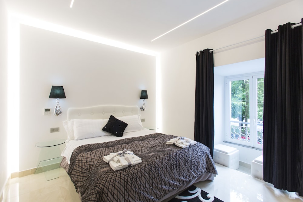 ROOM, TRIPLE, CITY VIEW