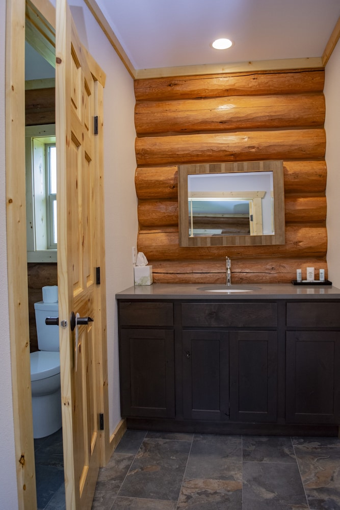 Bonners Ferry Log Inn 9/48
