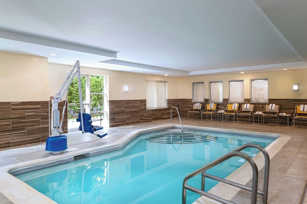 Fairfield Inn Medford Long Island 23/50