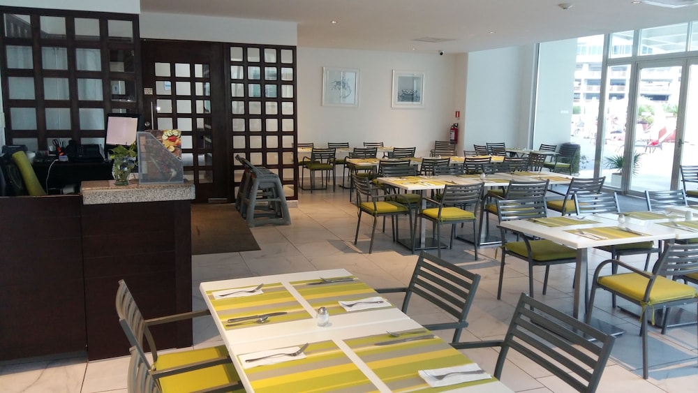 Krystal Urban Cancun 50/63