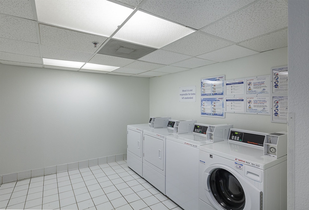 Motel6 Bedford, TX - Fort Worth 7/38