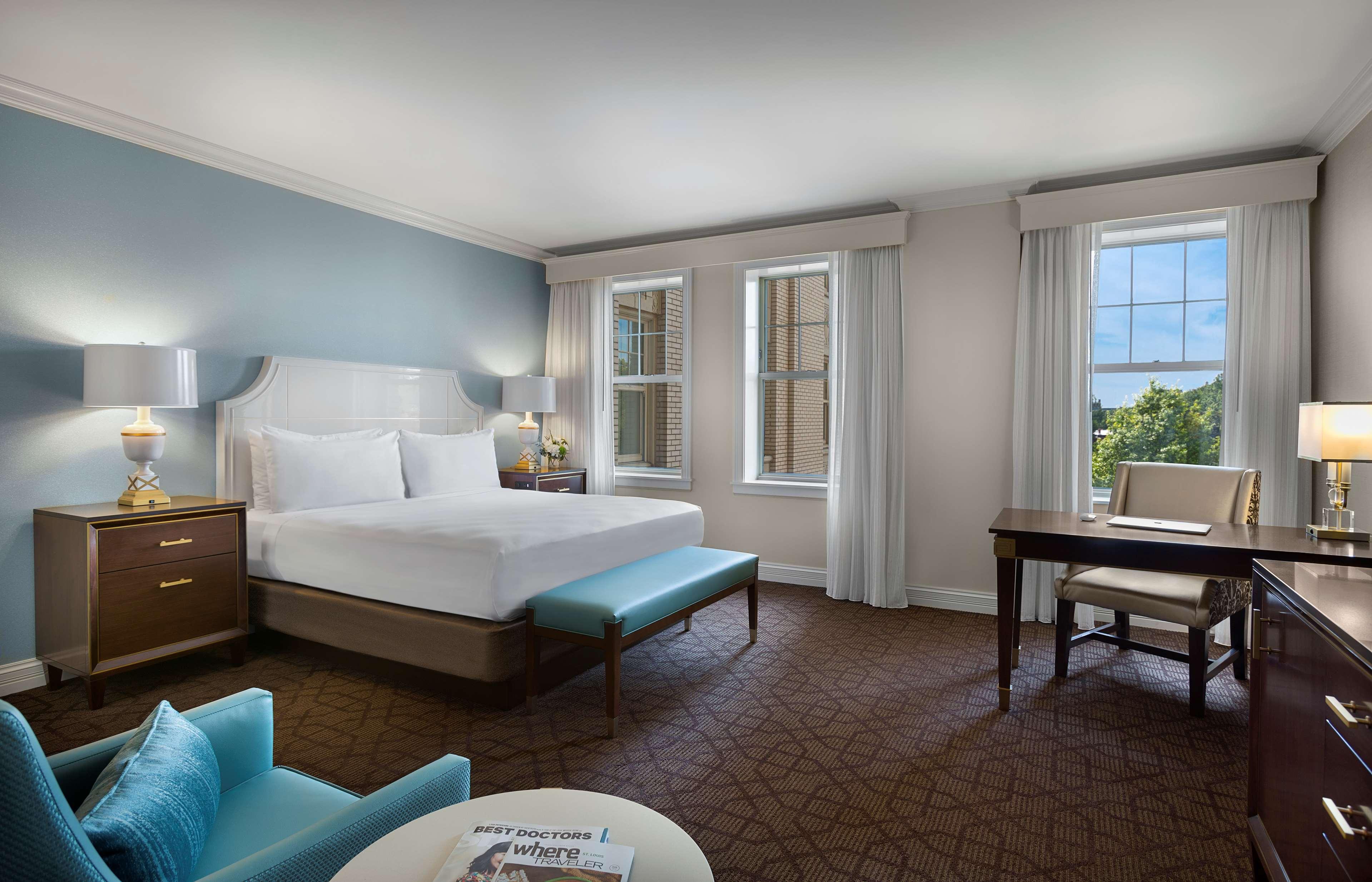 1 BEDROOM, CHASE, SUITE, KING BED