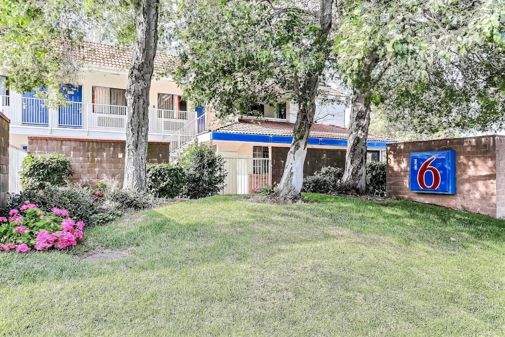 Motel6 Pinole, CA 37/40