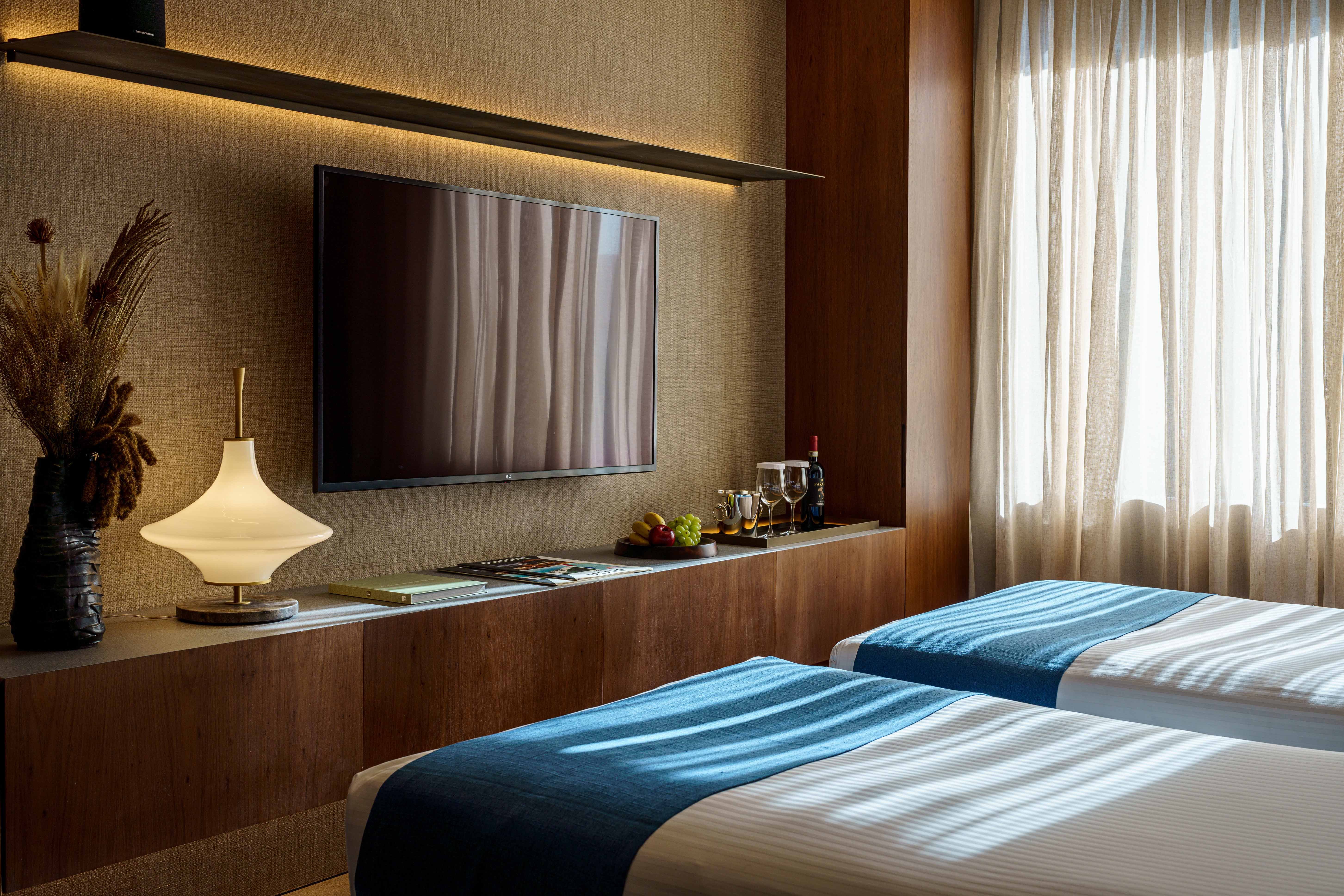 SUPERIOR, TWIN BEDS