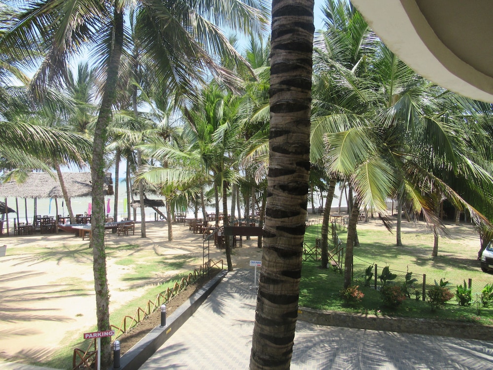Sand Bank Hotel & Restaurant 15/18