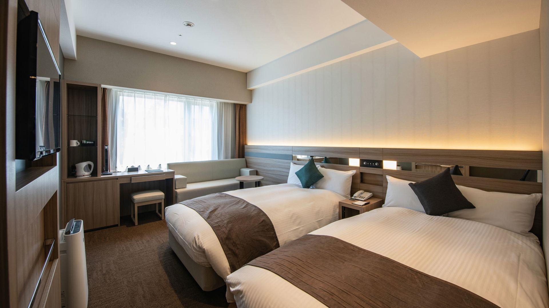 West, Superior, Twin Beds