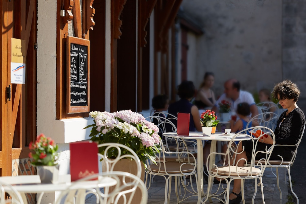 Le Relais Des Trois Chateaux 34/55