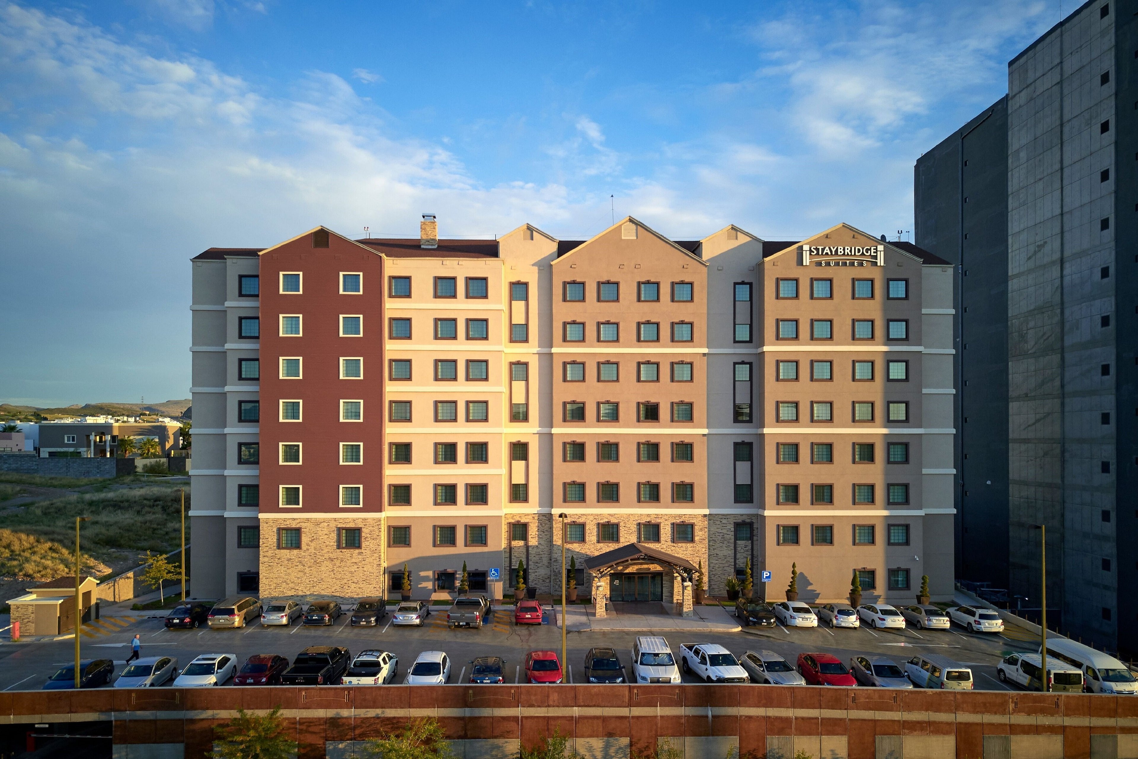 Staybridge Suites CHIHUAHUA 2/73