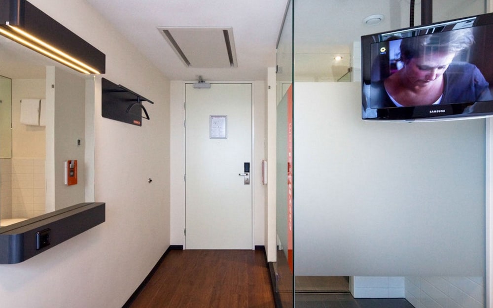 easyHotel Amsterdam City Centre 51/66
