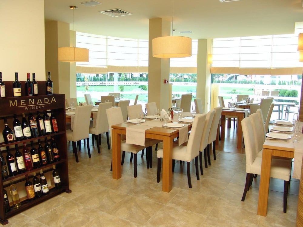restaurant cafeteria