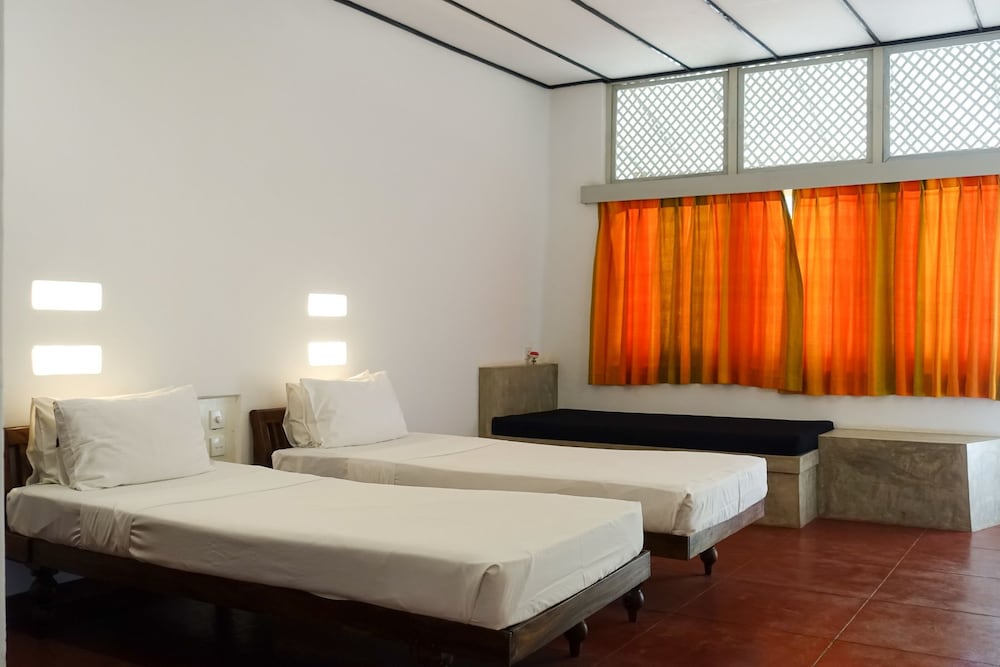 Nilaveli Beach Hotel 10/50