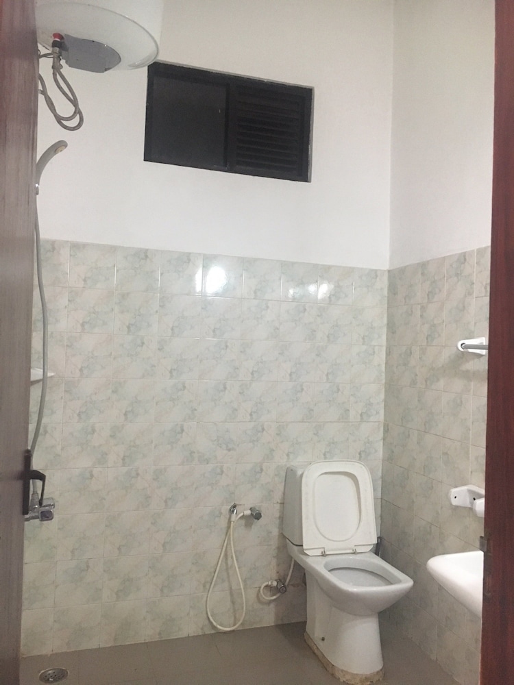 Majestic Tourist Hotel 11/49
