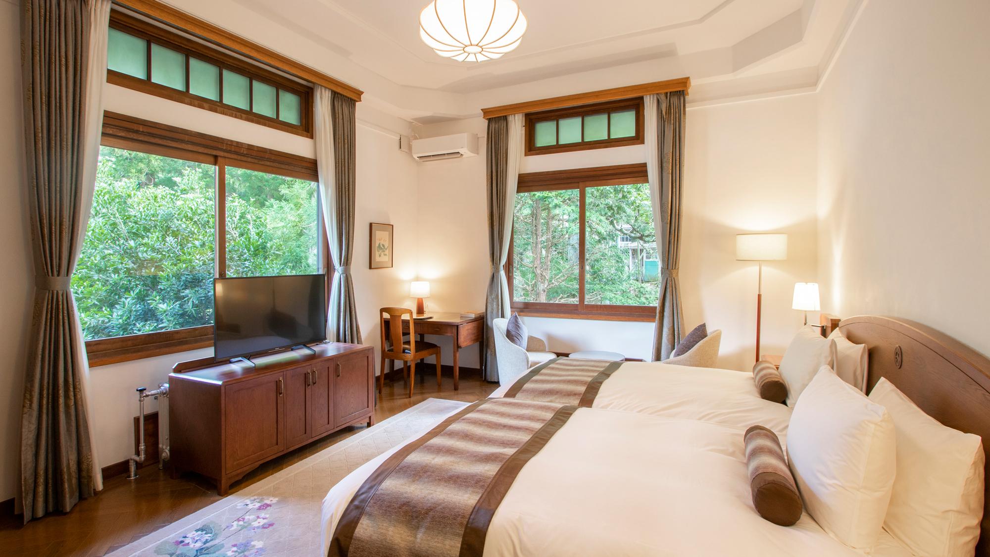 Select, Twin Beds, Main Building