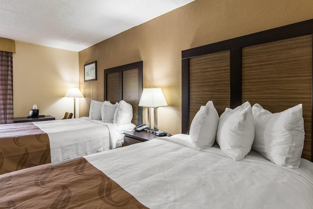 Quality Inn Forest City, NC 32/59