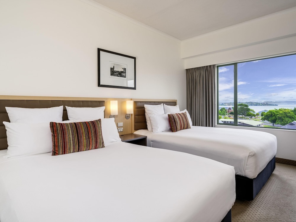 ROOM, 2 QUEEN BEDS, LAKE VIEW