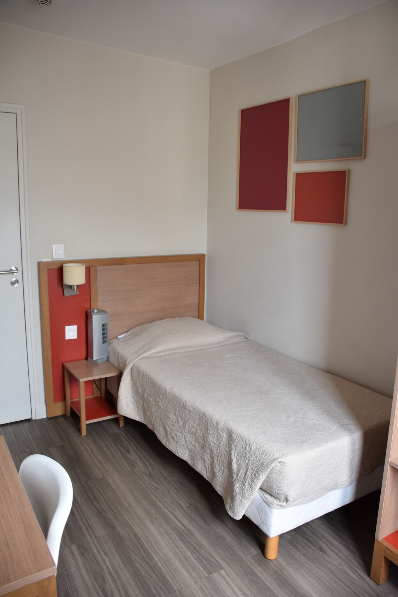 ROOM, SINGLE