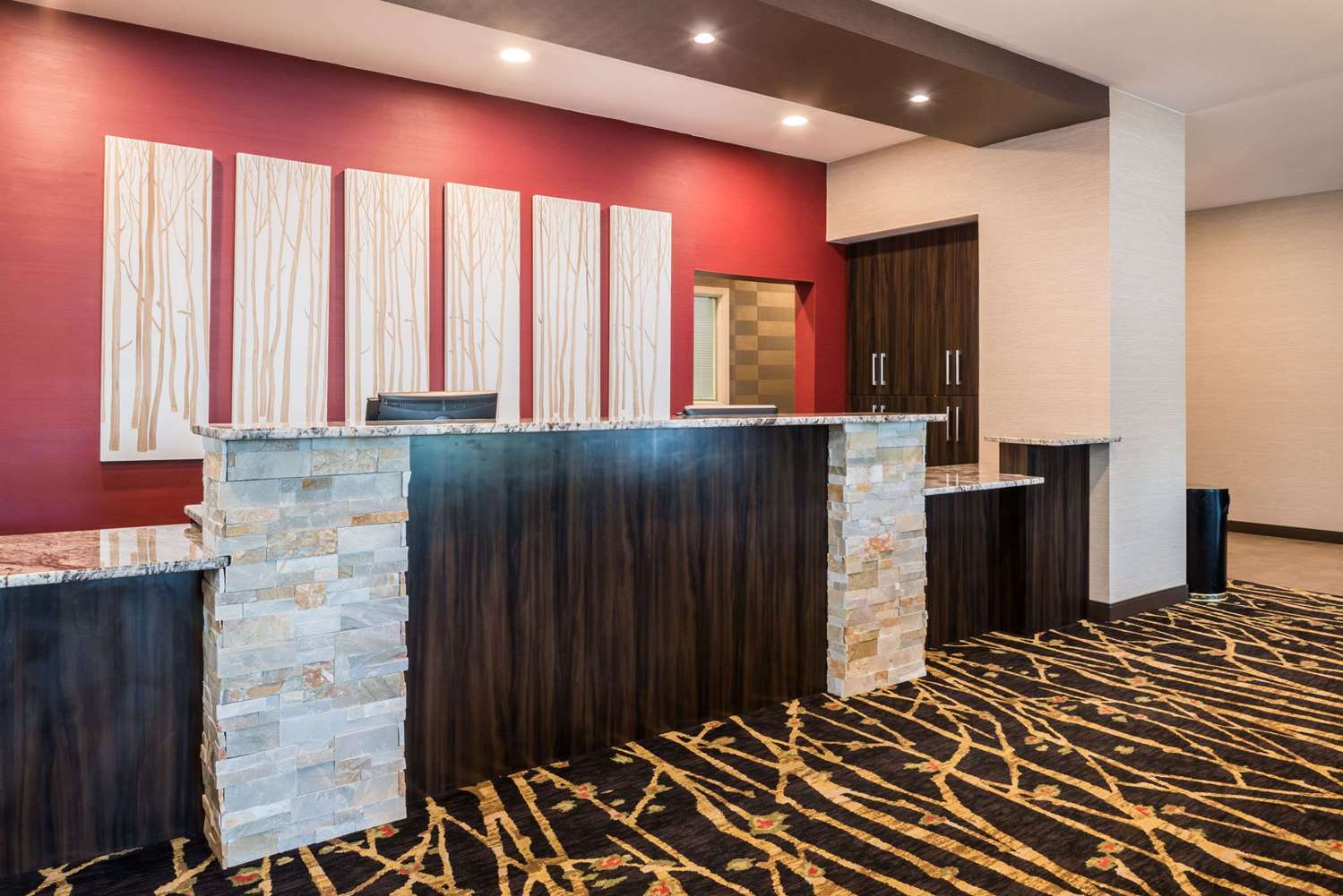 Ramada By Wyndham Grand Forks 2/40