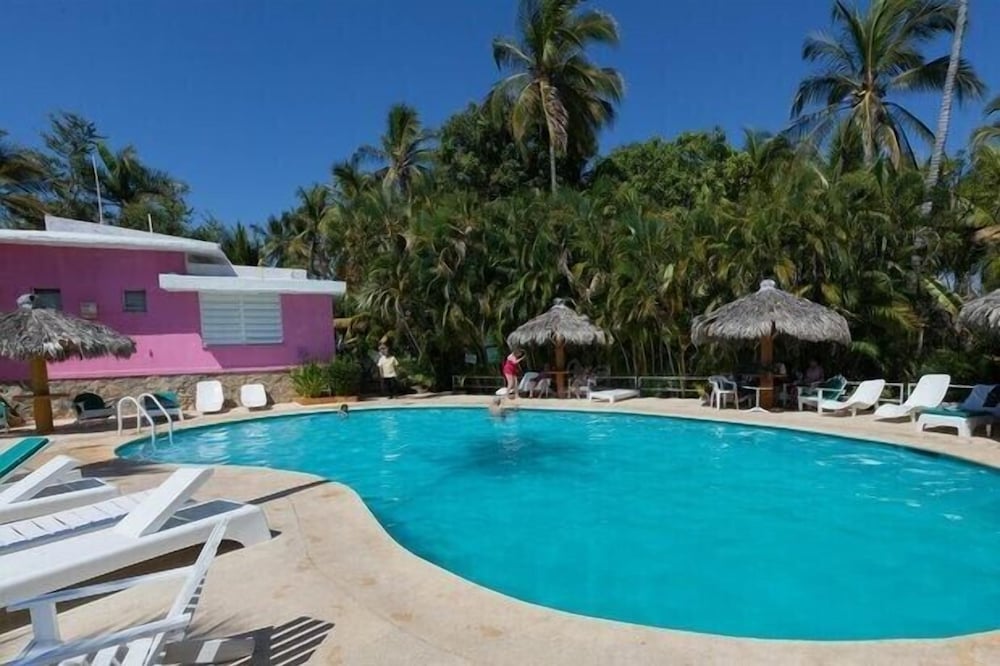 Los Flamingos Hotel 41/47