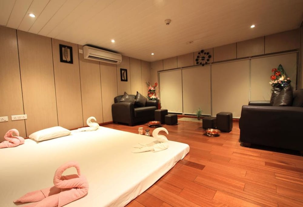 IRIS HOTEL 30/60