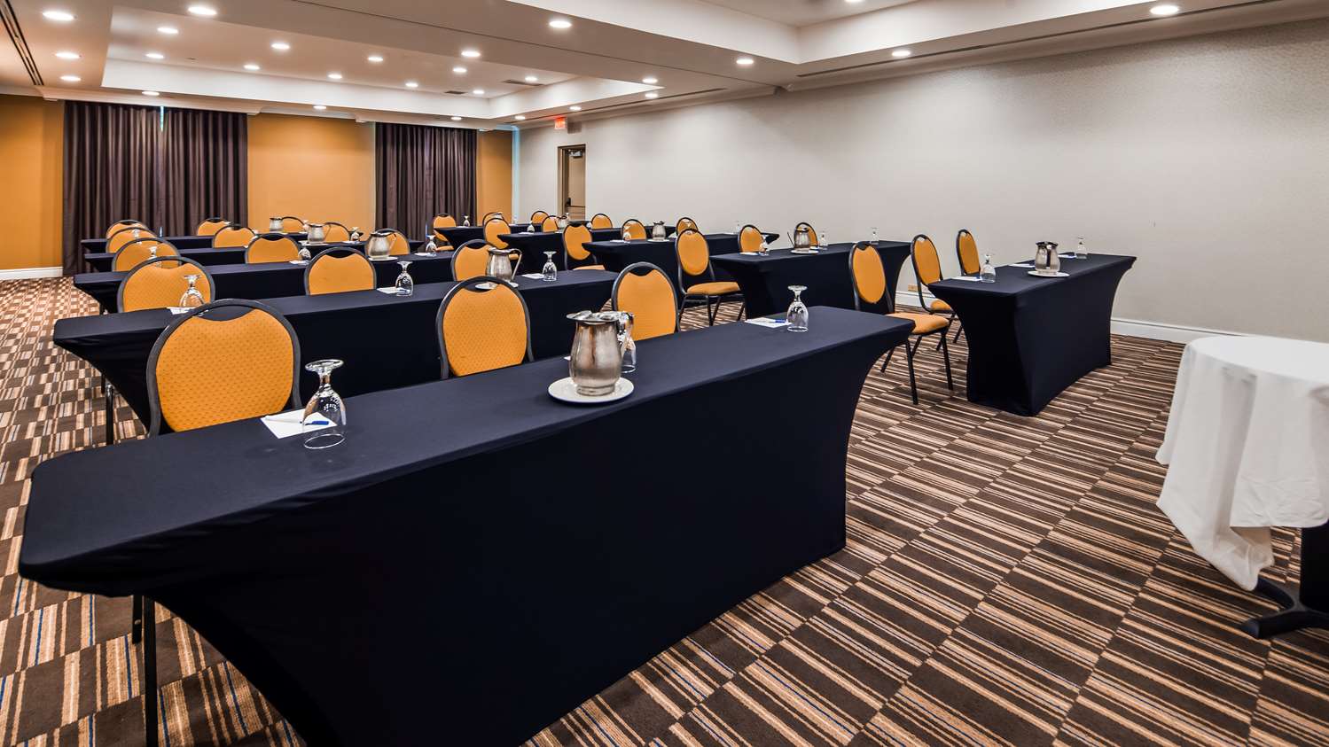 Best Western Premier Toronto Airport Carlingview Hotel 12/15