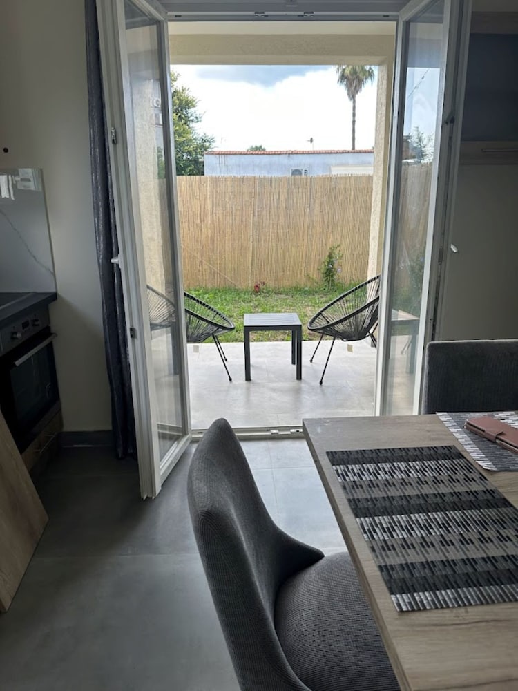 Aqua Luxury Suites 62/76