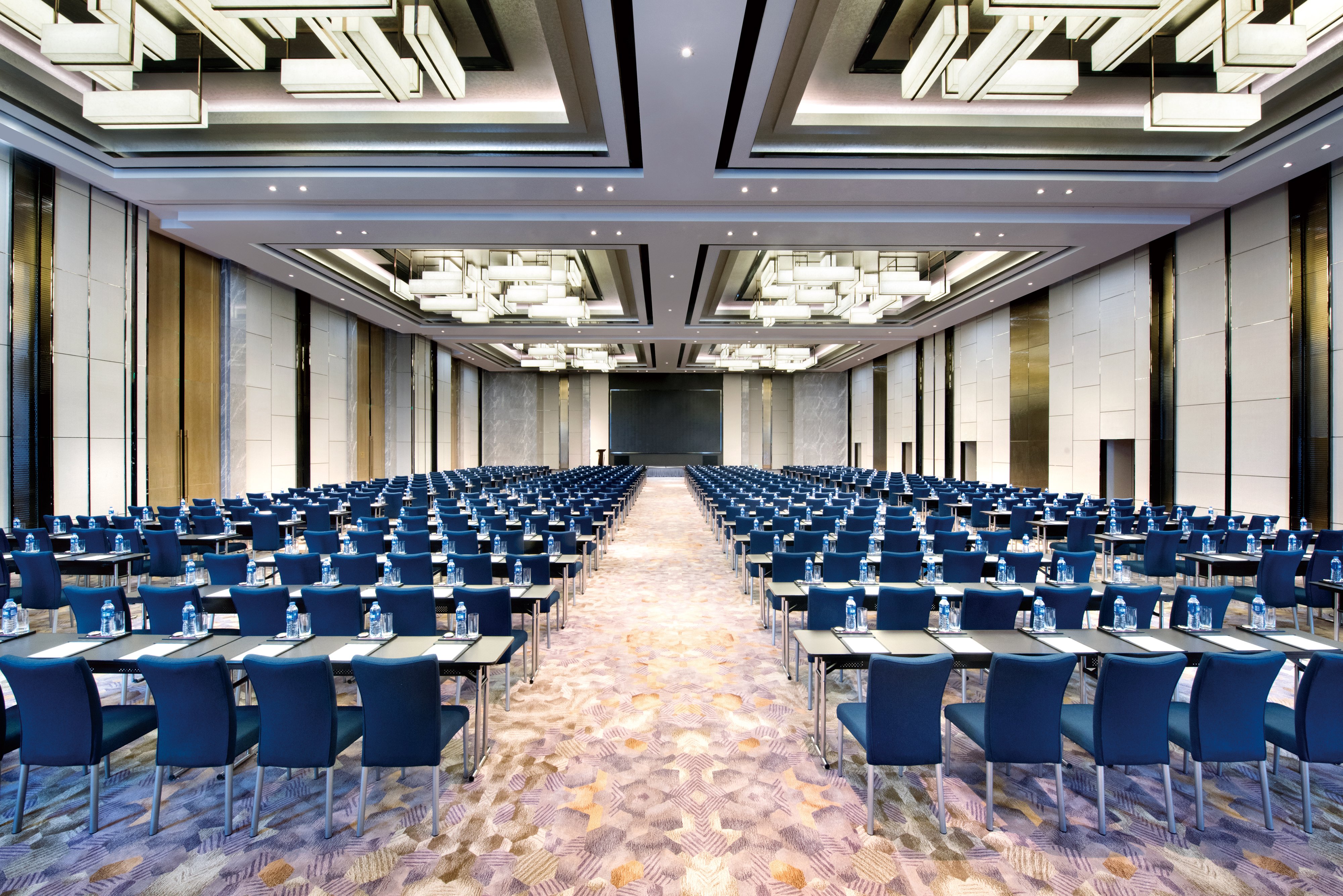 CROWNE PLAZA SHANGHAI PUJIANG 63/68