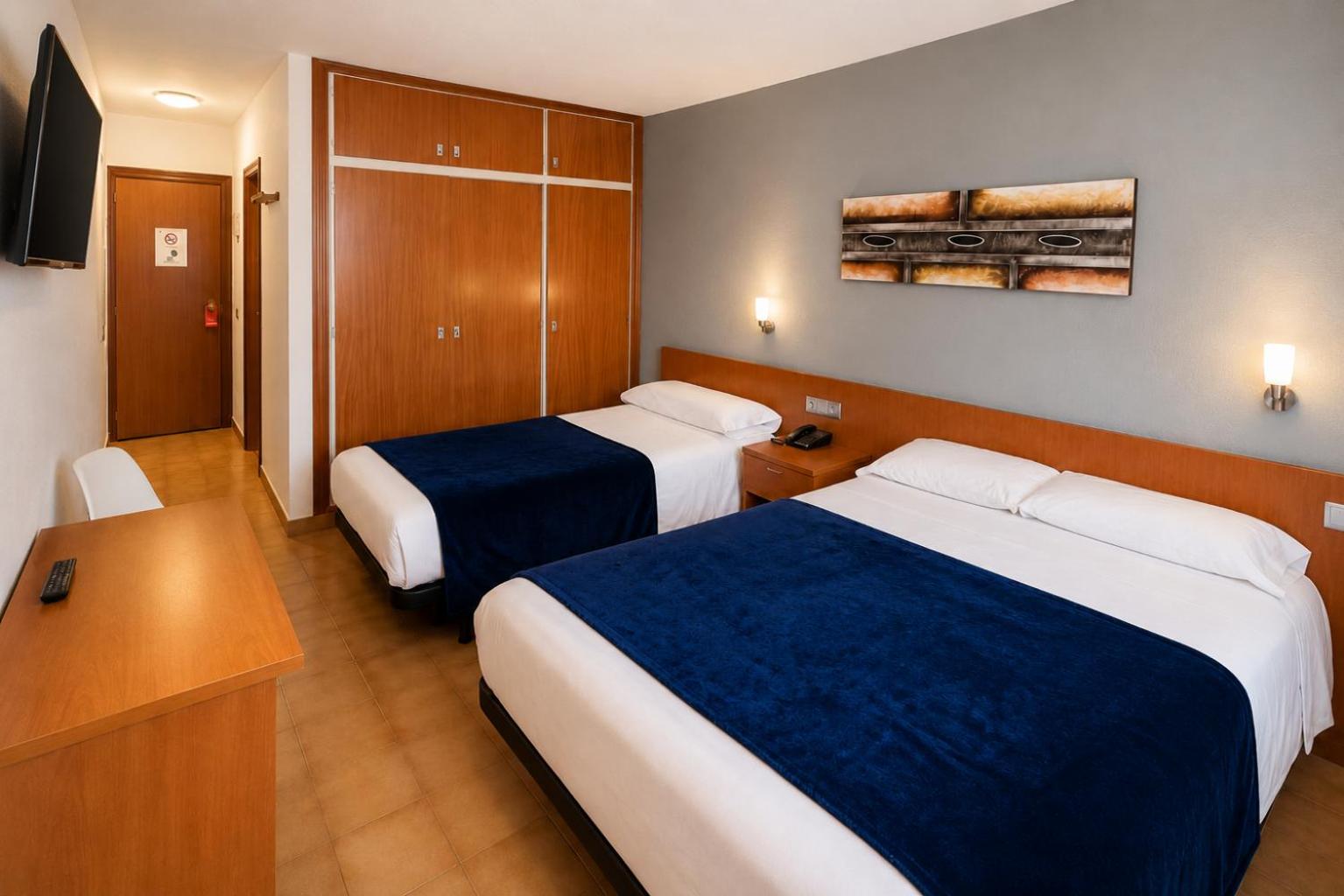 غرفة ثلاثية، Hotel Casado 3/10
