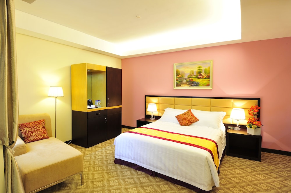 HALLMARK CROWN HOTEL 27/59
