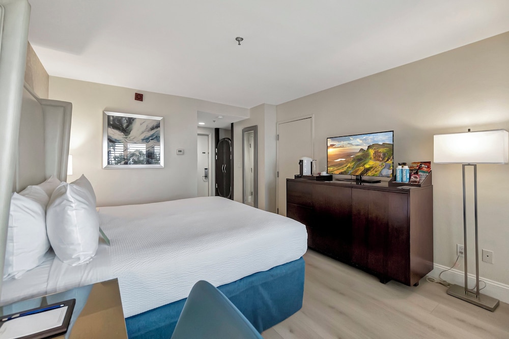 STANDARD, KING BED, COURTYARD VIEW