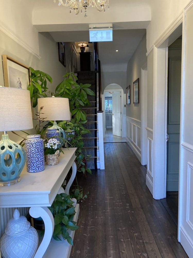 Avoca House 44/56